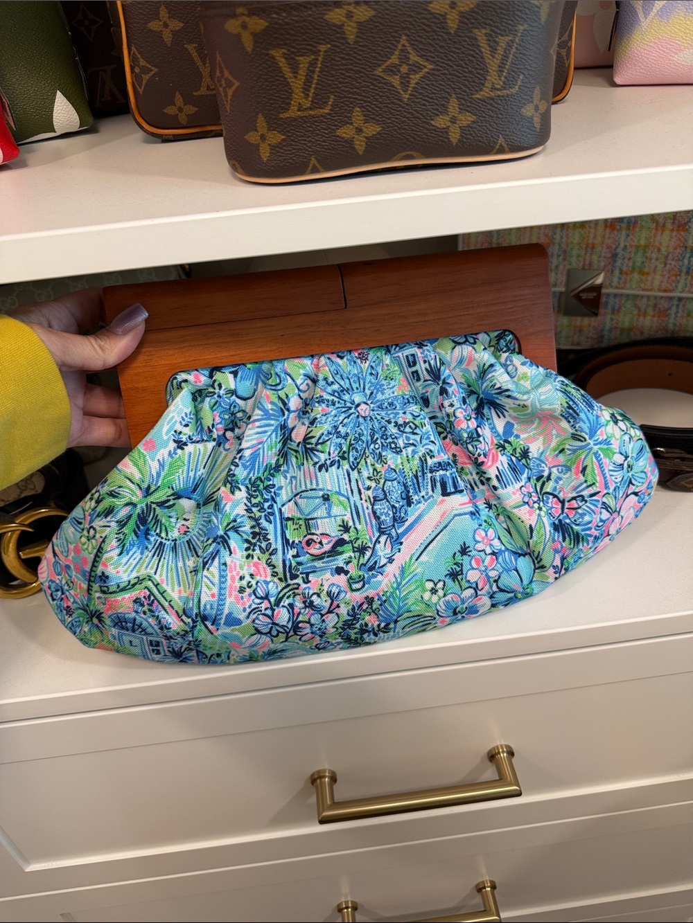 Lilly Pulitzer Blue Floral Pleated Clutch with Wood Frame Lilly’s House NWOT - Picture 2 of 3
